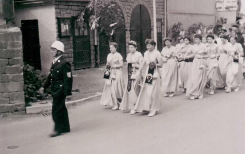 Festzug zur Fahnenweihe